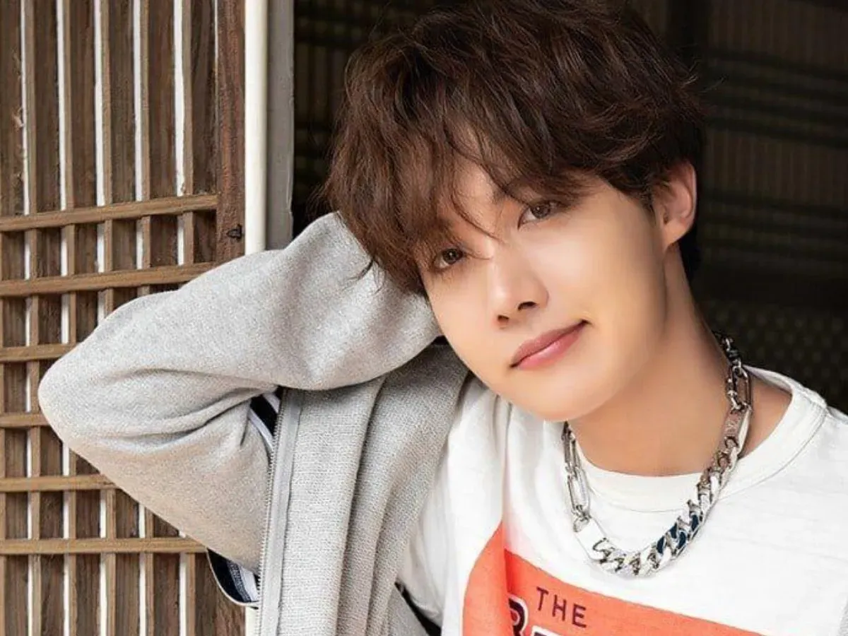 J-Hope Wins Hearts Again: How the BTS Star Became the Perfect Son and Brother This Chuseok J-Hope Wins Hearts Again: How the BTS Star Became the Perfect Son and Brother This Chuseok